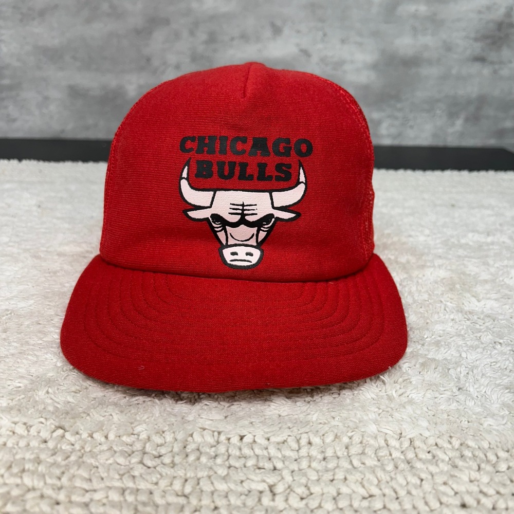 90s Vintage Chicago Bulls Mesh Snapback Trucker Hat OSFA NBA Basketball Cap Red